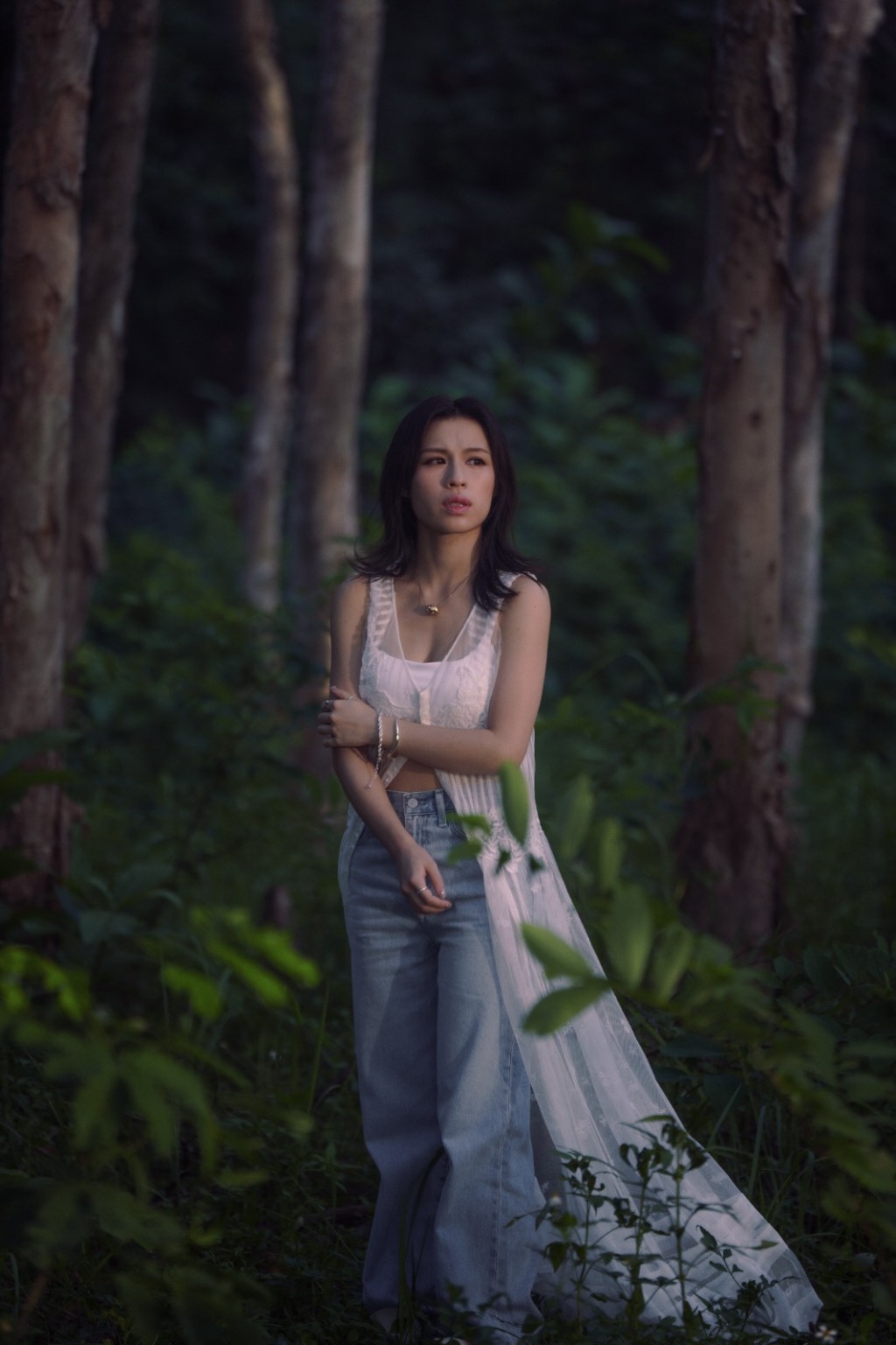 Winka繼之前推出《今期不流行》後，昨日推出年度第二支個人單曲《要有光》。