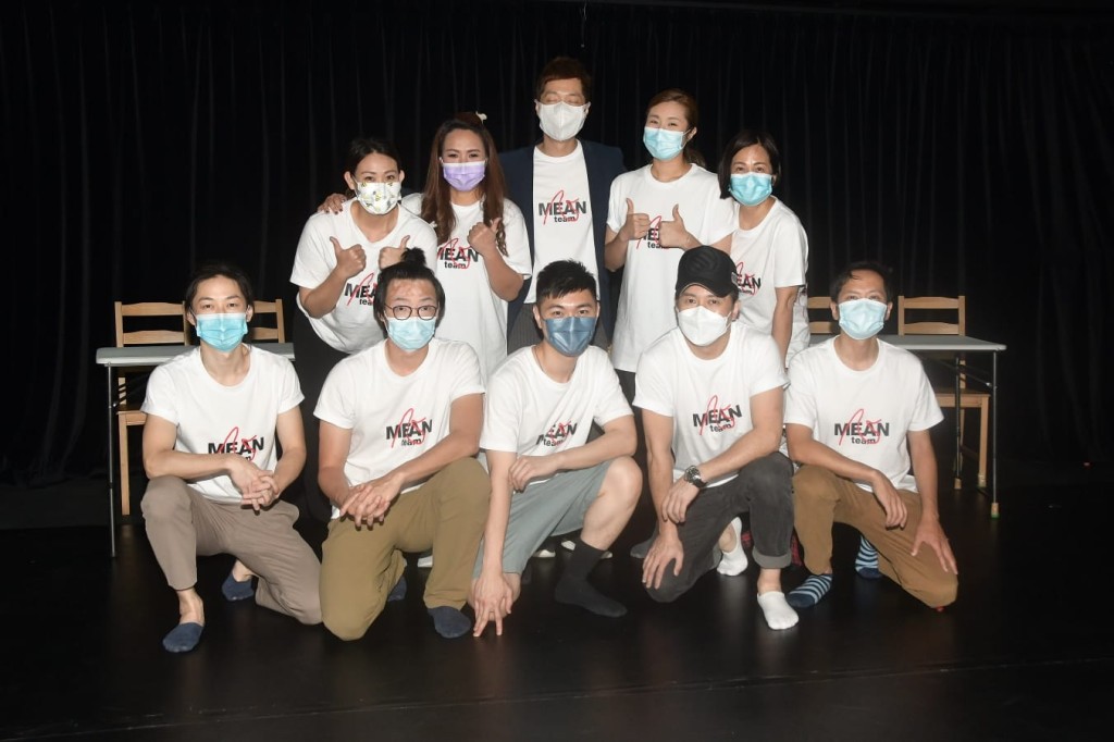 舞台劇《男人40 CEO》演員大合照。