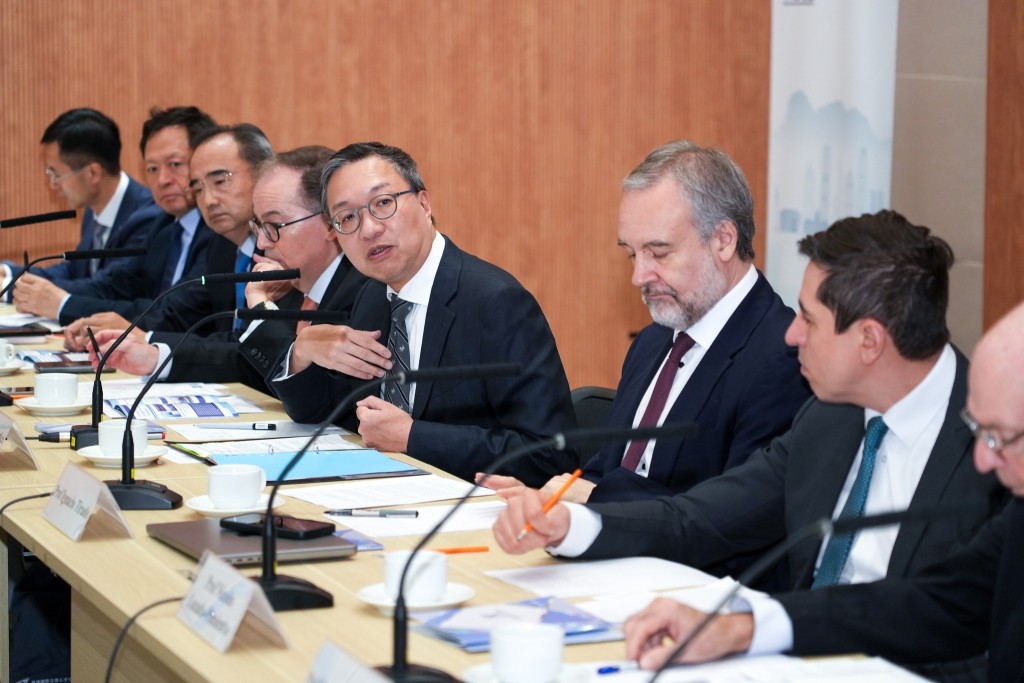 律政司司長林定國（右四）。林定國FB圖片