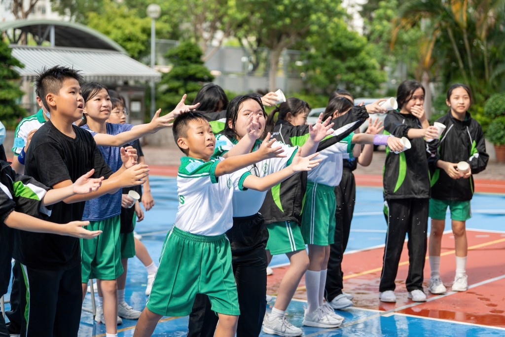 設有中一迎新營、課程銜接班及歷奇班等，讓新生更快融入校園，建立良好的師生關係。     