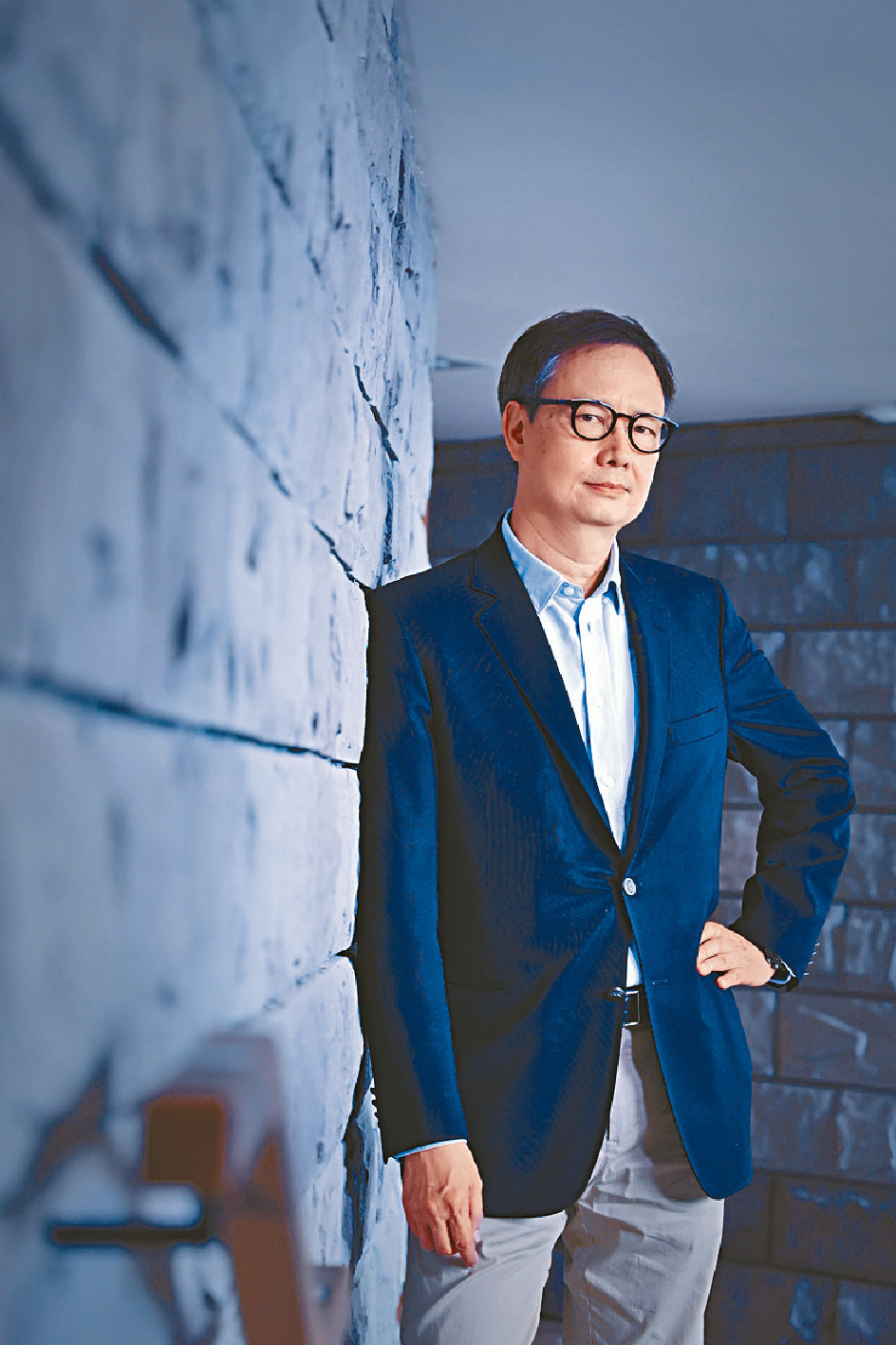 派正能量 ■莊澄為回歸電影《一樣的天空》做監製，為香港帶出正能量。