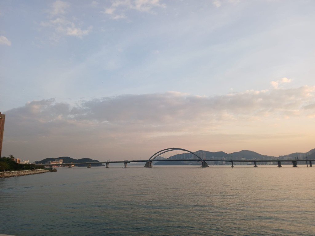 風暴前夕的日落。