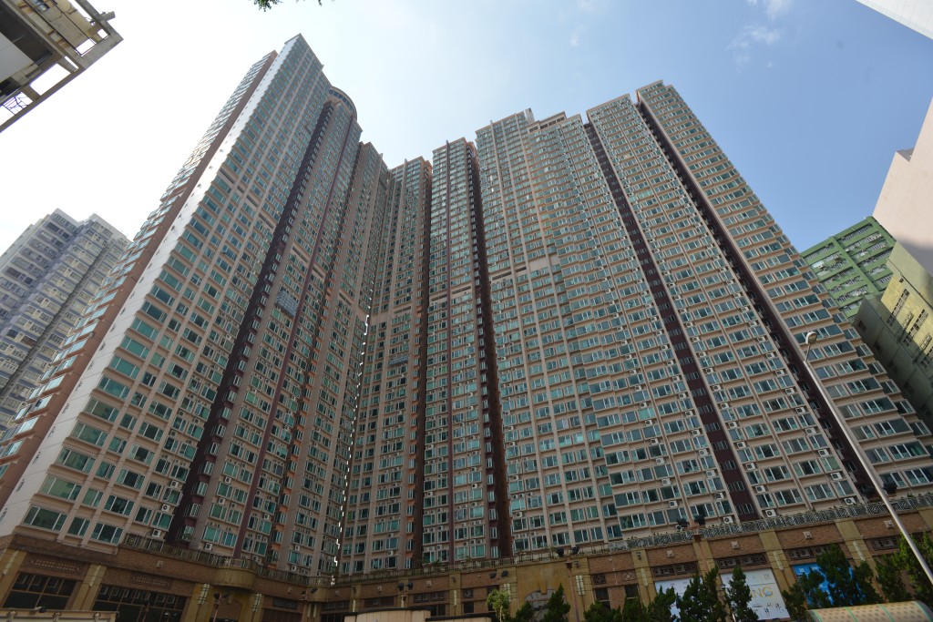 與大部分港人一樣，麻成亦有置業夢，他表示，他夢想是購買葵涌附近的雍雅軒單位。