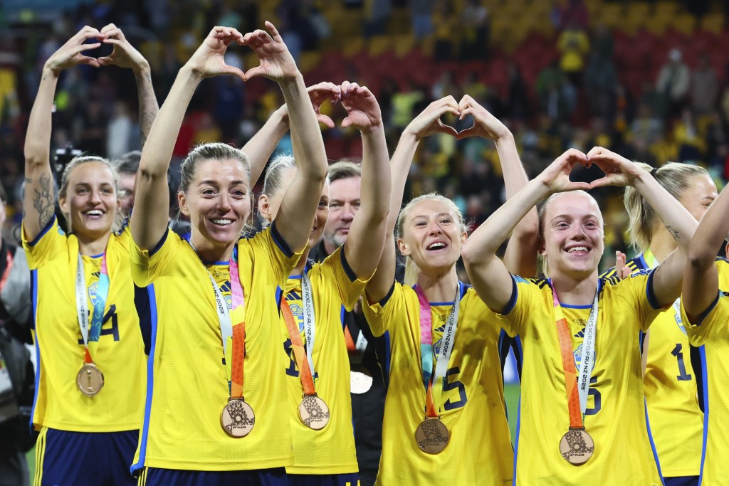 瑞典在9届女子世界杯中，第4次成为季军。美联社