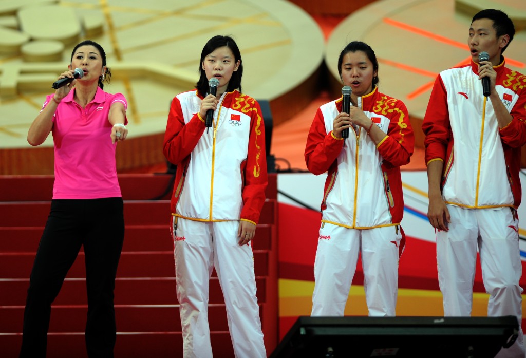 羽毛球金牌夫婦張楠(右)和田卿(右一)。新華社