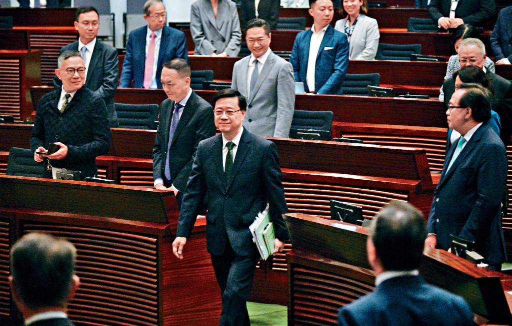 李家超表示，團隊將出席超過40場線上、線下諮詢會和兩場地區諮詢會，廣泛聽取不同人士的意見。