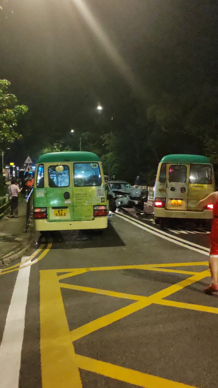 西貢公路發生3車相撞,涉及兩輛專線小巴及一輛私家車。網上圖片 西貢公路發生3車相撞,涉及兩輛專線小巴及一輛私家車。網上圖片