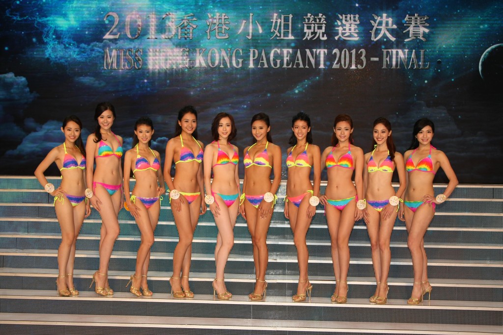 劉溫馨（左四）曾被封為2013年港姐三甲大熱。
