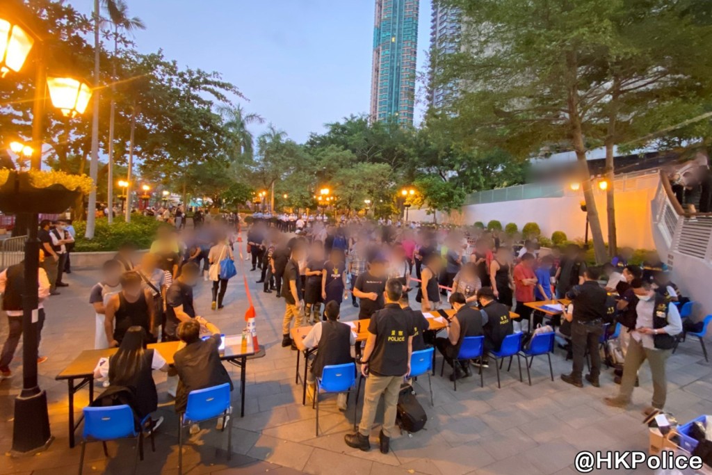 執法人員於香港仔批發市場反黑工。香港警察fb圖片