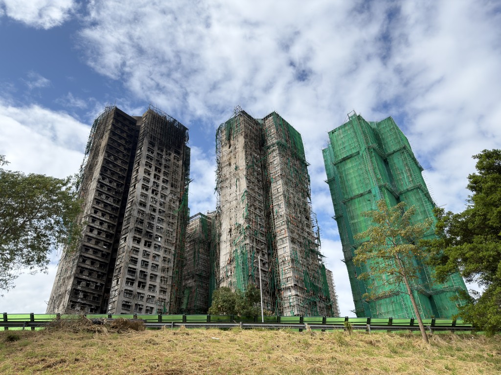 唯一未被大火波及的宏志閣（右一）。梁國峰攝