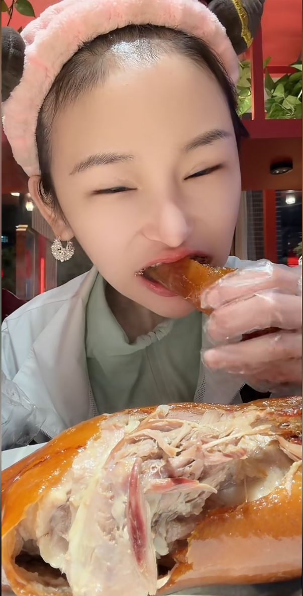 24岁女大胃王“干饭莹莹”疑长期催吐至严重低血钾猝死。