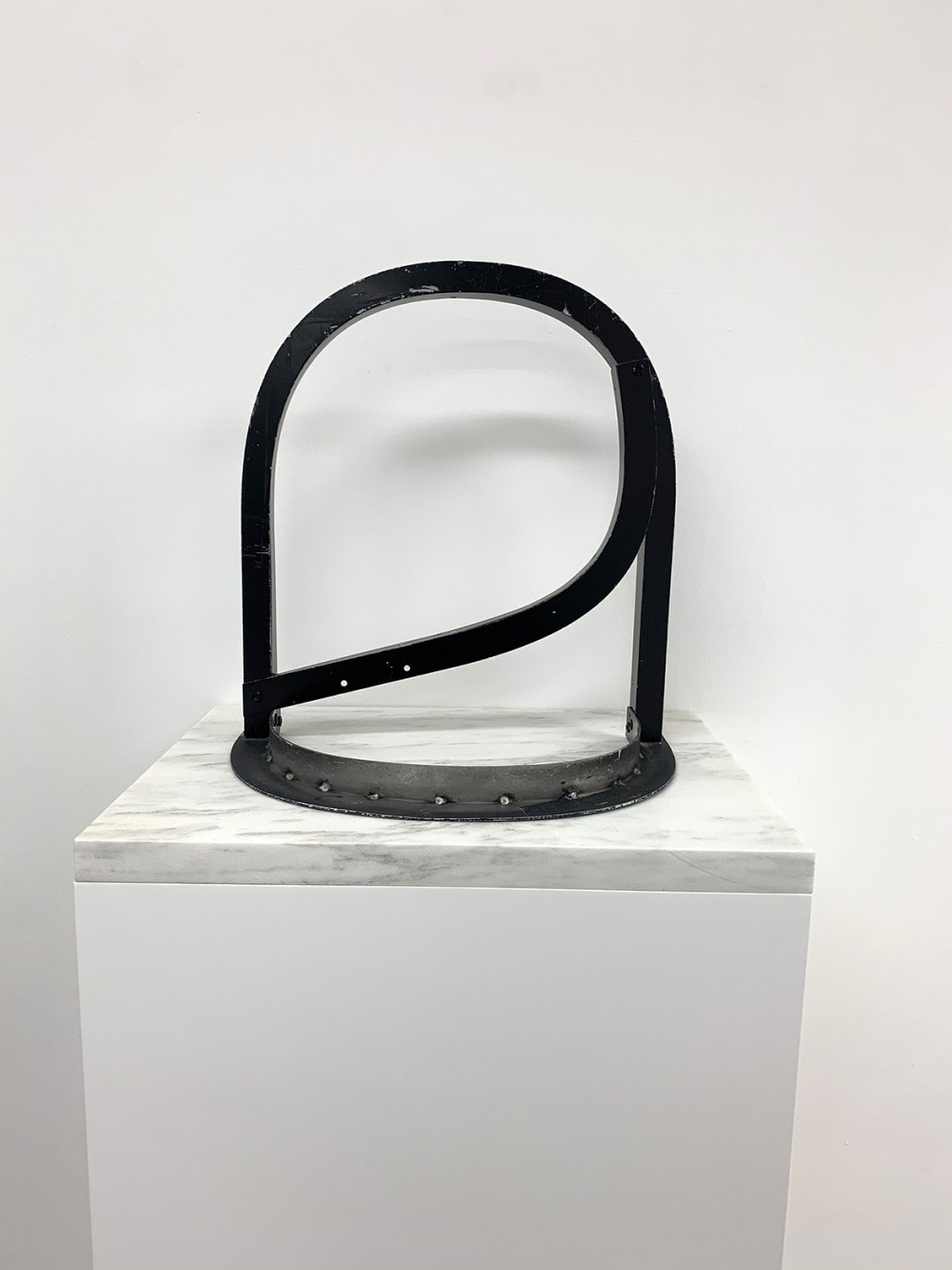 Untitled (no end), 2020, Painted aluminium and marble