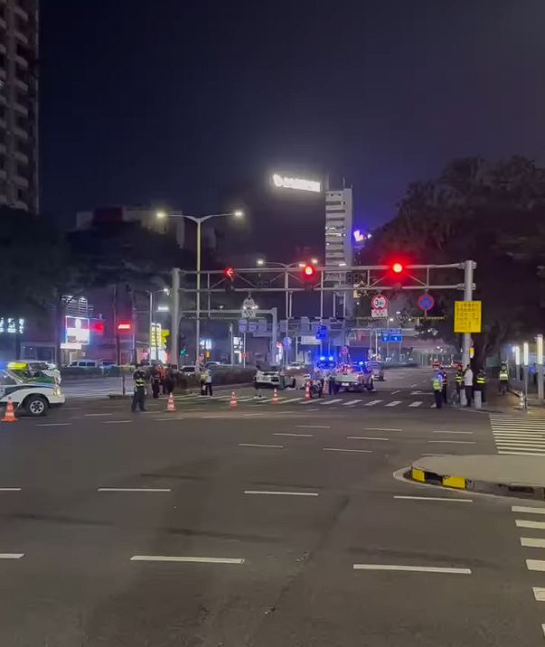 現場為珠海市香洲區拱北街道。網上片段