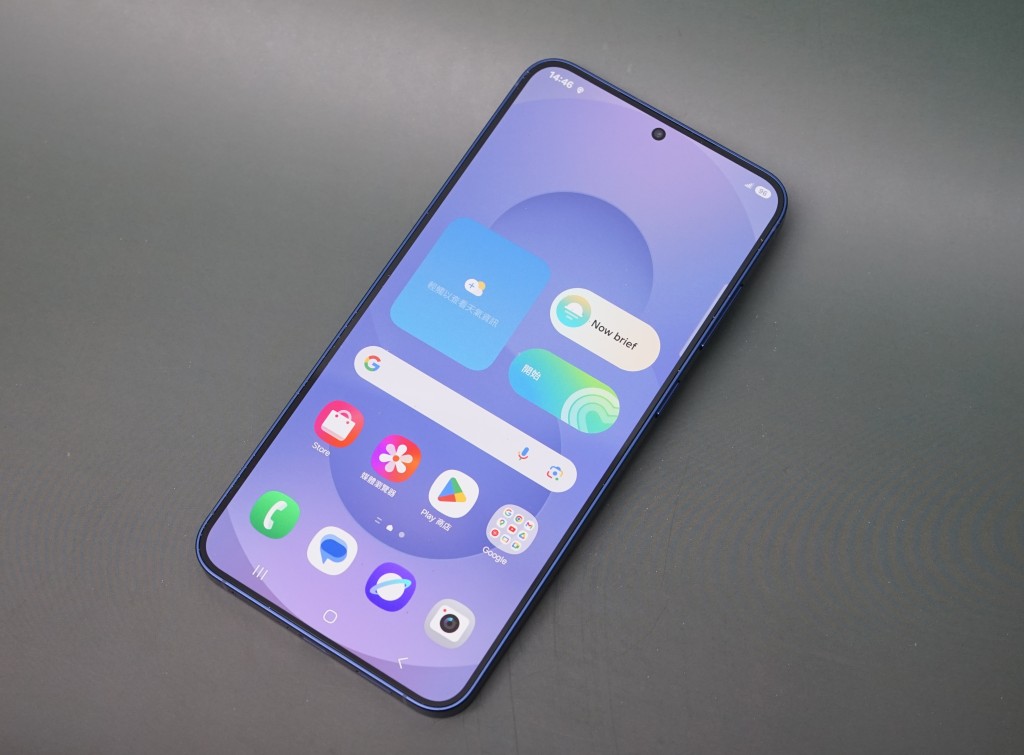 Galaxy S25+為6.7吋機款，機身用上裝甲鋁裝造。