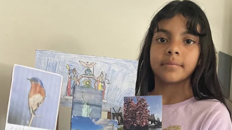 丘基帕為了保護胞姊而遭金屬水瓶砸中頭。 美聯社 丘基帕為了保護胞姊而遭金屬水瓶砸中頭。 美聯社