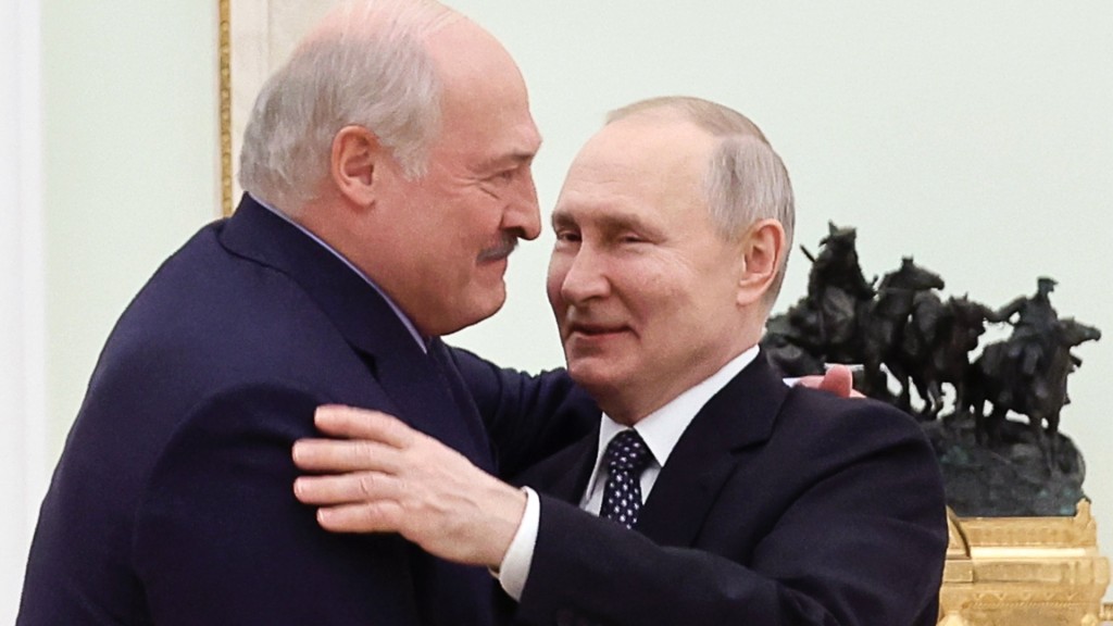 白俄总统卢卡申科（左）和俄罗斯总统普京2023年4月5日在莫斯科会面。 美联社