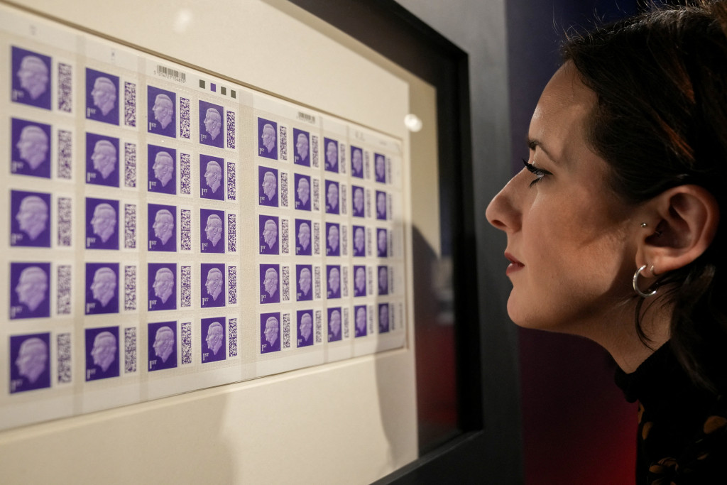 新郵票有查理斯三世頭像以及郵票面值，將於4月4日起全面開賣。ap/路透