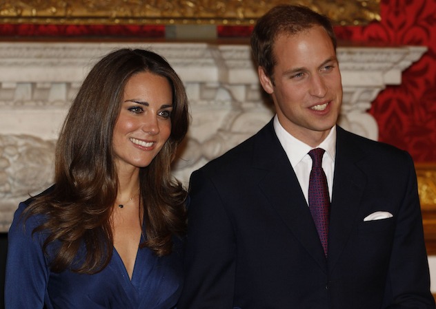 威廉與當時未婚妻凱特攝於2010年。路透社 