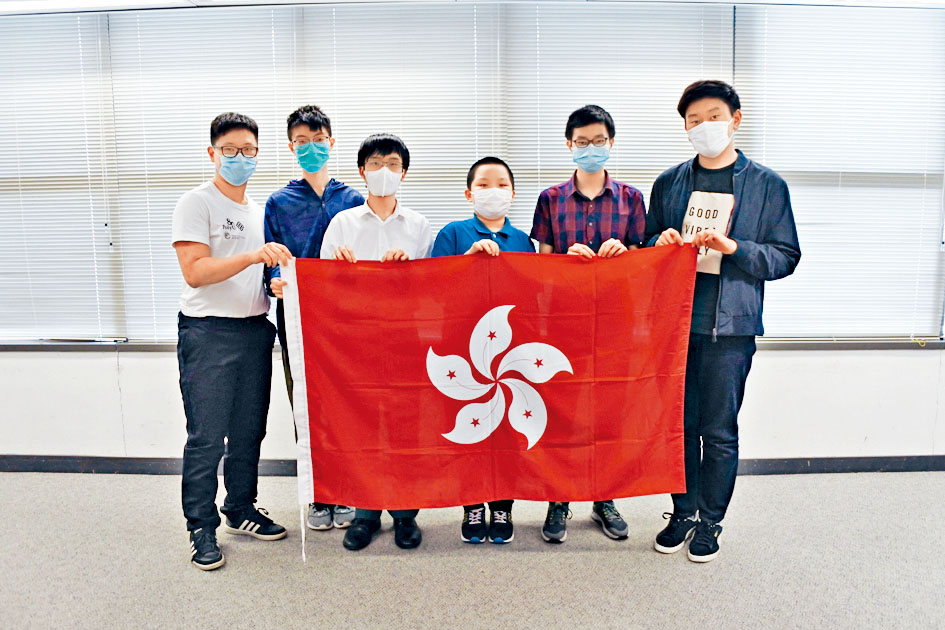 梁譽曦（左起）、游証恩、謝昶豪、徐子豐、朱卓熹與陳祉軒，在今屆中國數學奧林匹克，勇奪一金四銀一銅。