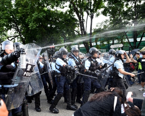 昨日的「光復上水」示威行動出現警民衝突情況。資料圖片