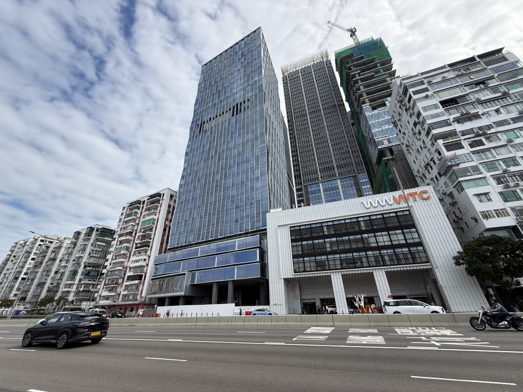 大手金額按年升30%，阿里巴巴斥72億購港島壹號中心樓面最矚目。