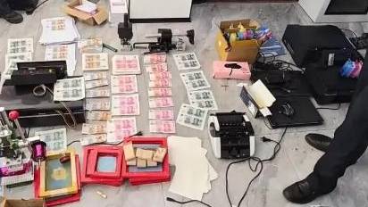 家用打印機偽造250多萬假人民幣,15名「00後」疑犯被捕。 北京警方 家用打印機偽造250多萬假人民幣,15名「00後」疑犯被捕。 北京警方
