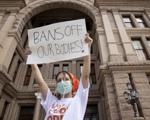 民眾反對「德州心跳墮胎法」提出抗議。AP圖片