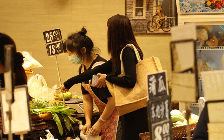 買完海鮮,再買蔬菜。