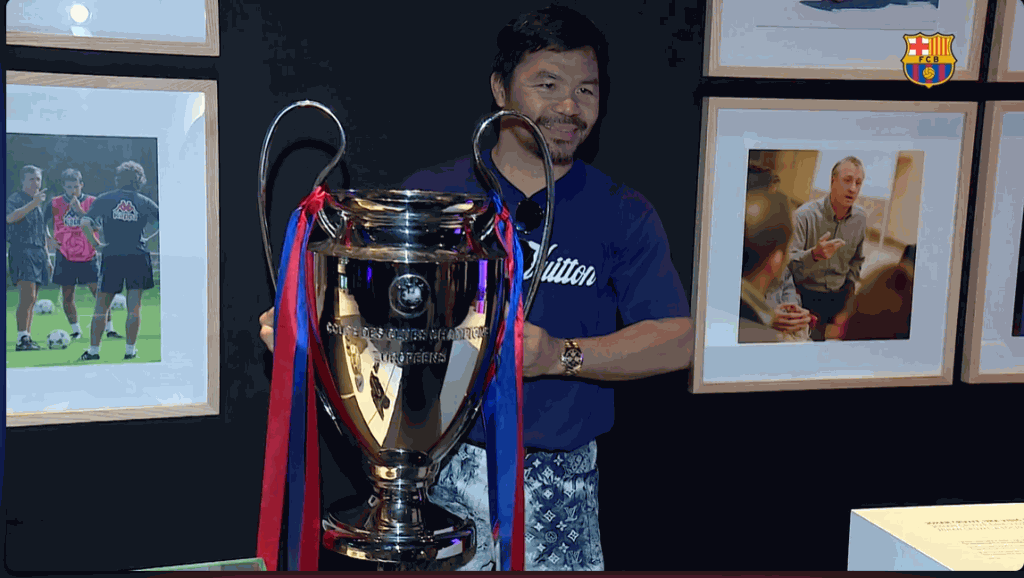 帕奎奧捧起歐聯冠軍獎盃「打卡」。巴塞隆拿官網圖片