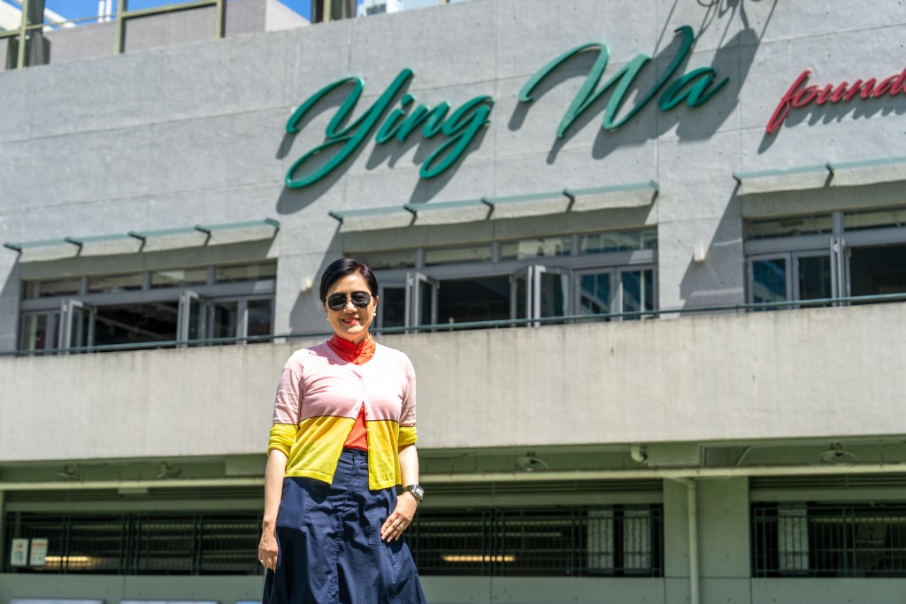 戴太陽眼鏡不是貪靚，訪問前陳博士受了小傷要縫針，幸沒大礙，但要保護傷口。（圖：Elson）