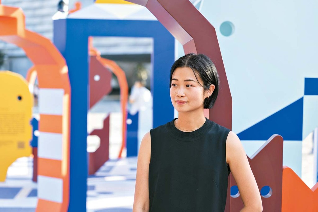 香港新晉藝術家Cynthia Mak以幾何圖形創作抽象畫，傳遞正能量。