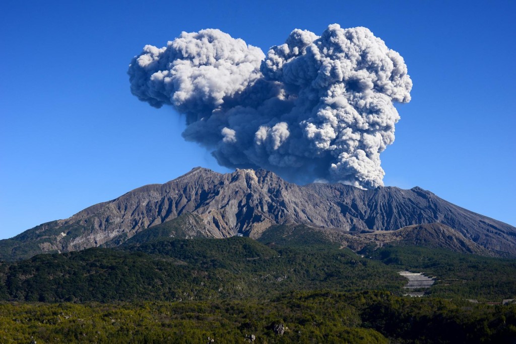 櫻島火山2日深夜再次噴發。鹿児島市観光ナビ