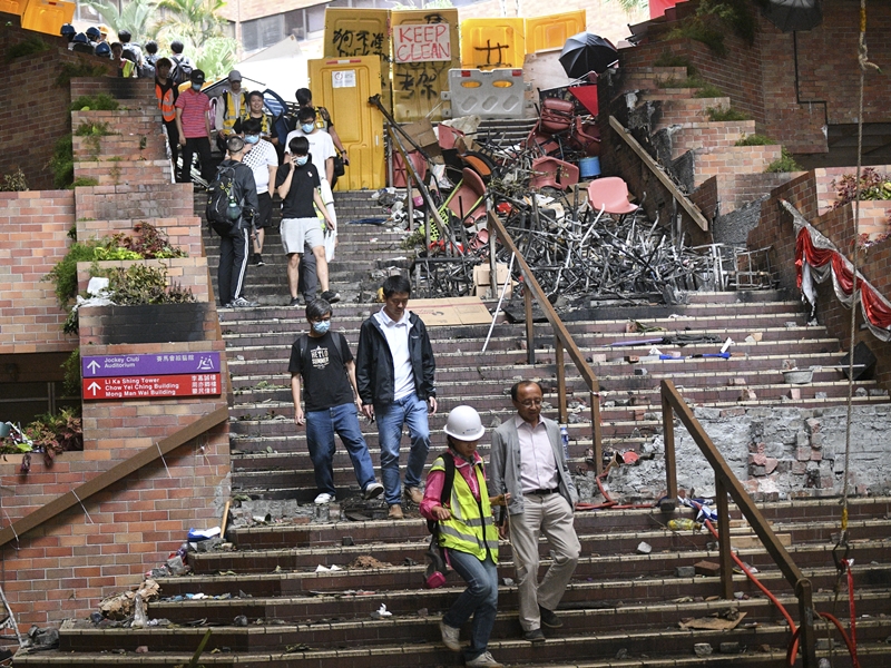 校內一片狼藉。