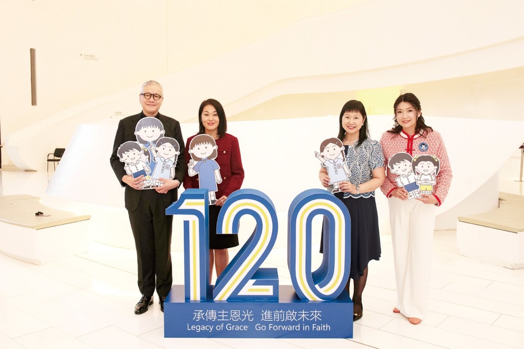 (左起)聖士提反女子中學校監管浩鳴、聖士提反女子中學校長林麗容、聖士提反女子中學附屬小學校長柯靜如及聖士提反女子中學附屬幼稚園校長鄭儼娥。 (左起)聖士提反女子中學校監管浩鳴、聖士提反女子中學校長林麗容、聖士提反女子中學附屬小學校長柯靜如及聖士提反女子中學附屬幼稚園校長鄭儼娥。