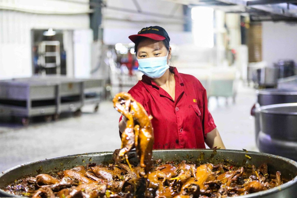 食安辦指正聯同多個部門,加快推出預製菜國標。中新社 食安辦指正聯同多個部門,加快推出預製菜國標。中新社