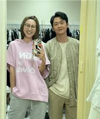 高海寧  有傳剛剛與TVB順利續約的高Ling高海寧，今年只有一部劇集推出，就是由她擔正的《童時愛上你》，她在劇中飾演女強人變回小朋友，以三十多歲的外貌飾演8歲小朋友，難度相當高！