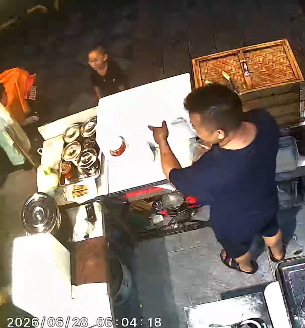 黃女士及丈夫對小兒子天未光獨行2.4公里，到小食店找他們感難以置信。