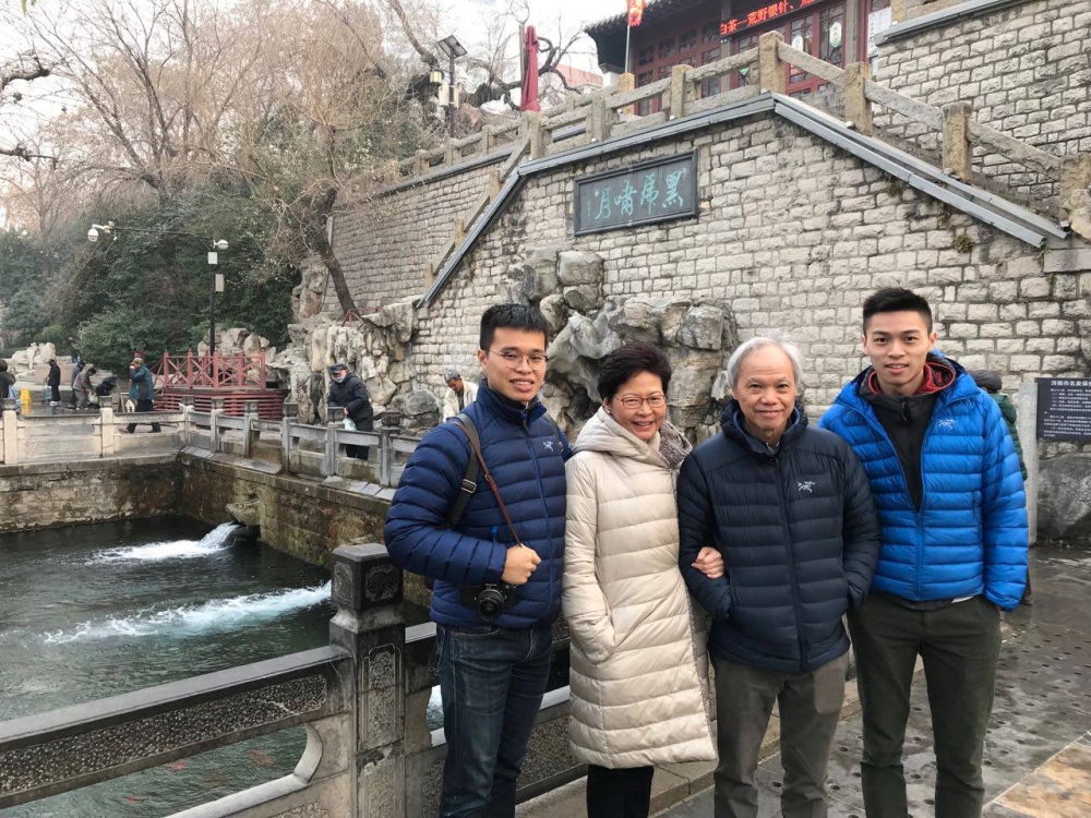 林鄭月娥坦言不能在公開場合談及家人，否則會「眼濕濕」。