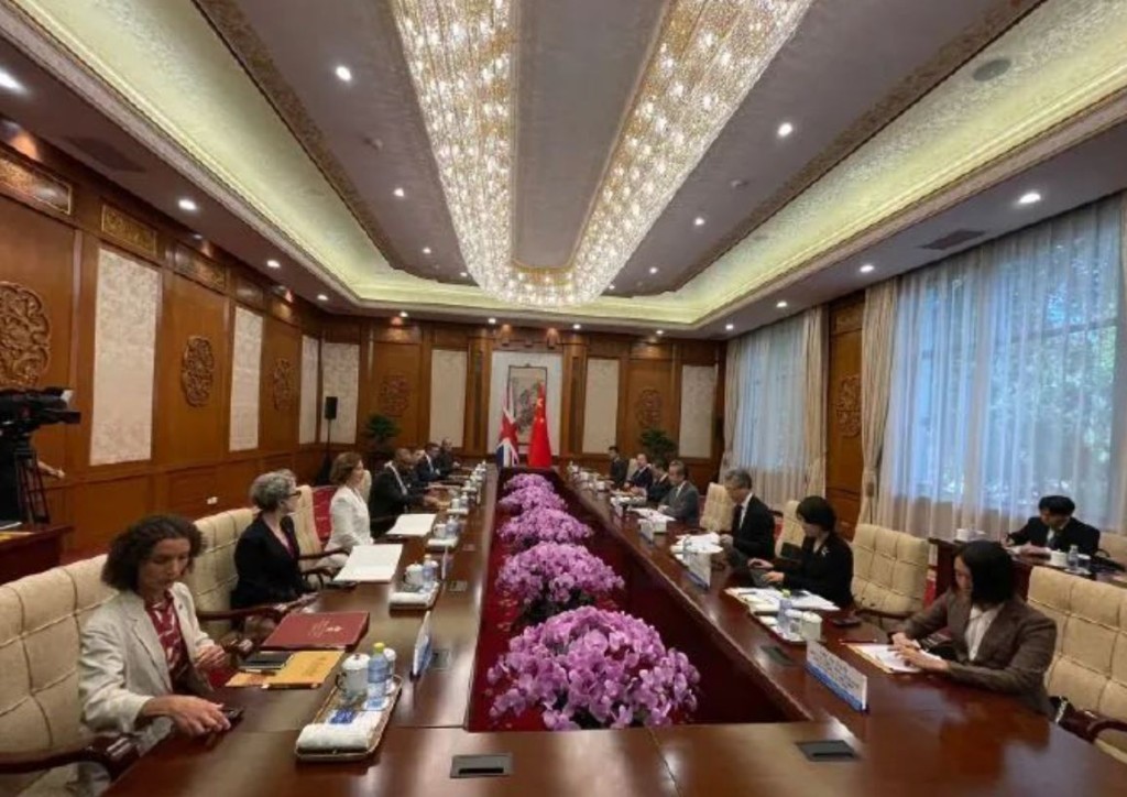 中共中央政治局委员，中央外办主任王毅会见英国外相祁湛明。