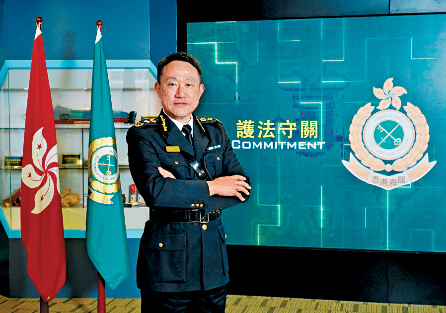 新任海關關長陳子達接受《星島》專訪時表示，海關確保香港購物天堂的美譽。