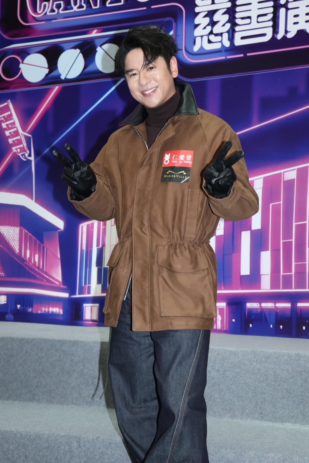 久未露面的許廷鏗笑指最近忙打匹克球。