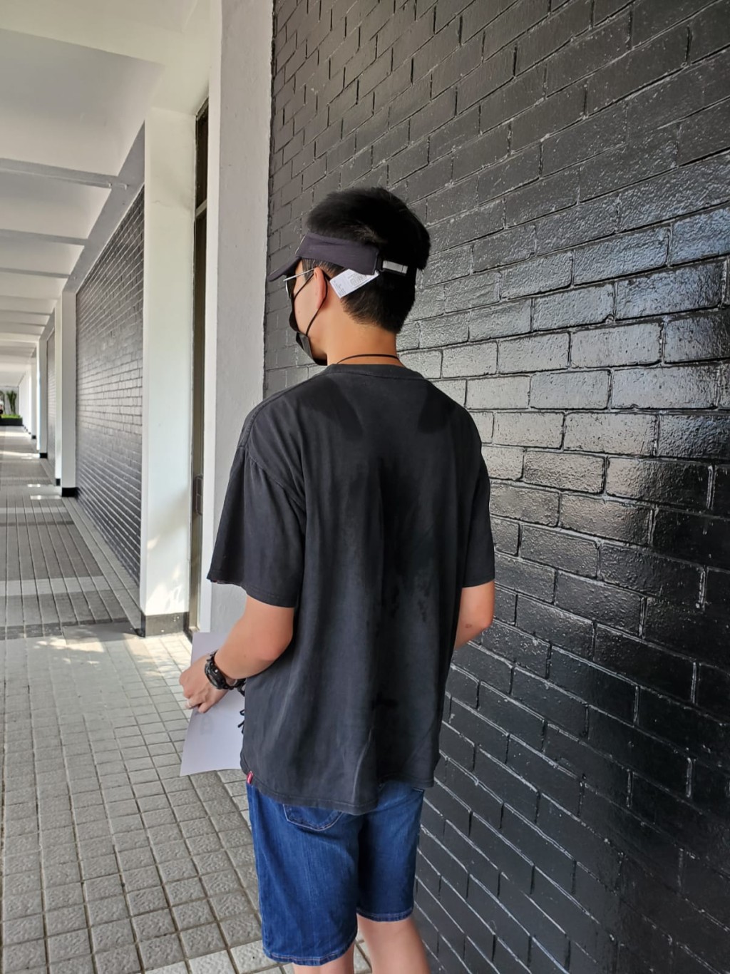 陳先生批評警方拘捕他們並不合理，故希望透過出席集會聲援他們。