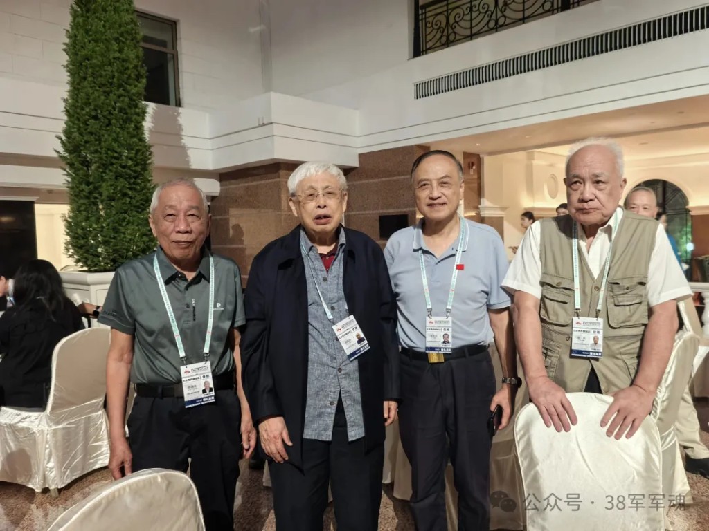 (左起)陳奇涵之子陳道南、陳毅之子陳昊蘇大哥、李天佑之子李亞濱、周士第之子周堅 (左起)陳奇涵之子陳道南、陳毅之子陳昊蘇大哥、李天佑之子李亞濱、周士第之子周堅