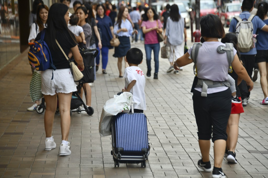 姚柏良指目前旅客对服务式消费的需求增长幅度远远大于对商品消费的需求。资料图片