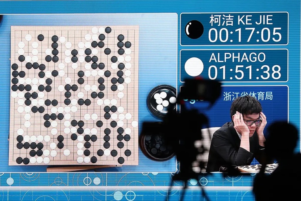 2016年AlphaGo战胜中国顶级棋手柯洁。