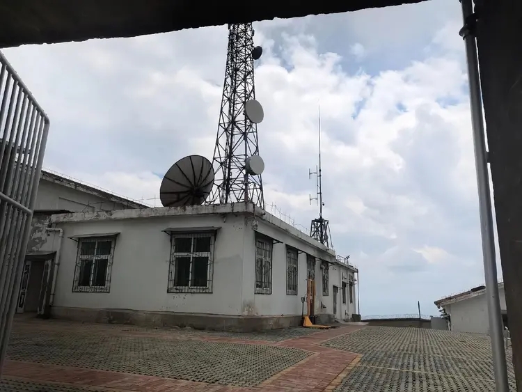 电视台招人守机房，海拔3614米山顶返工，方圆10公里无人住，每月驻山不低于半个月