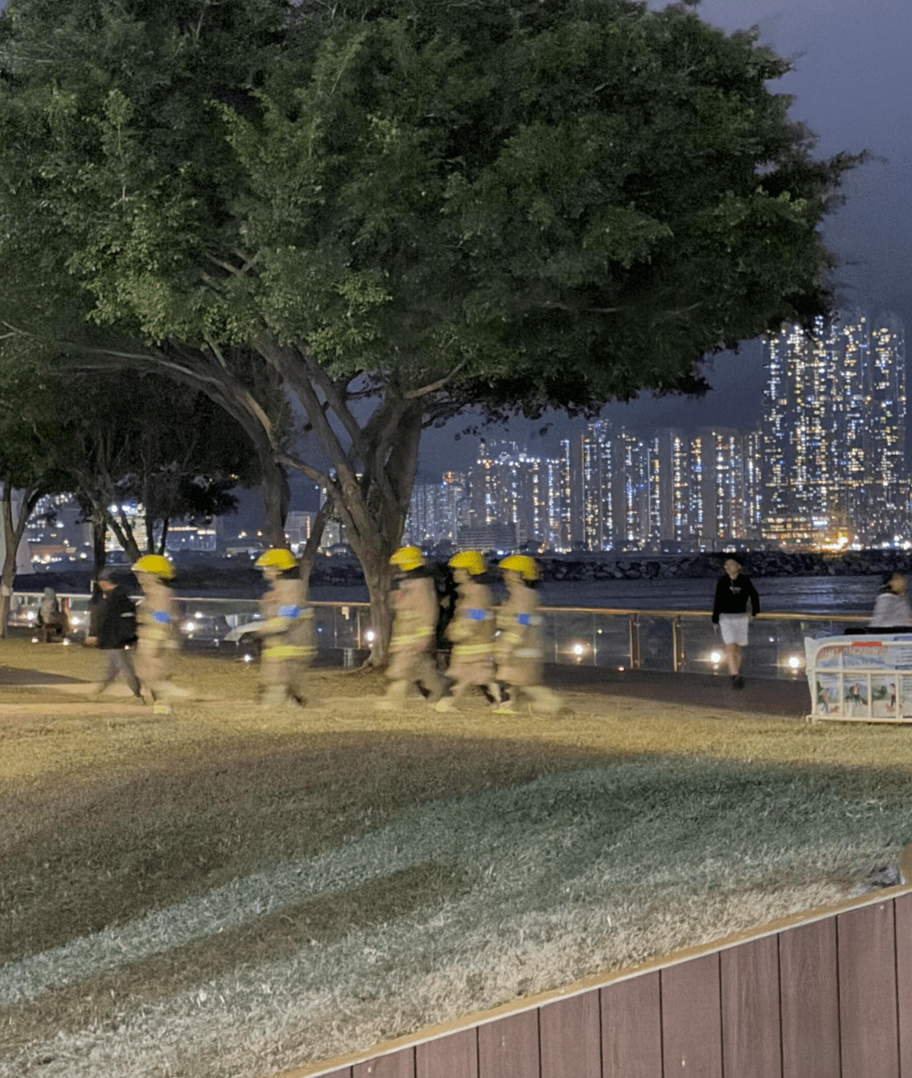 消防接報後迅速到場處理。Facebook@馬路的事 (即時交通資訊台)