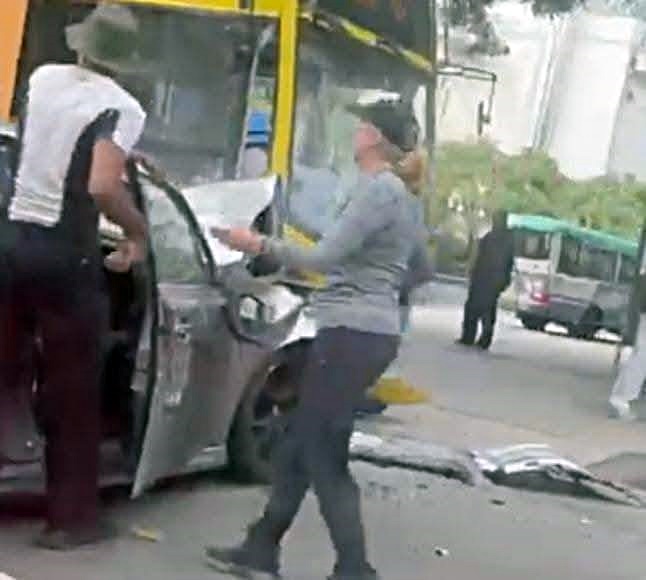 私家車損毀嚴重。fb：突發馬路車cam大全