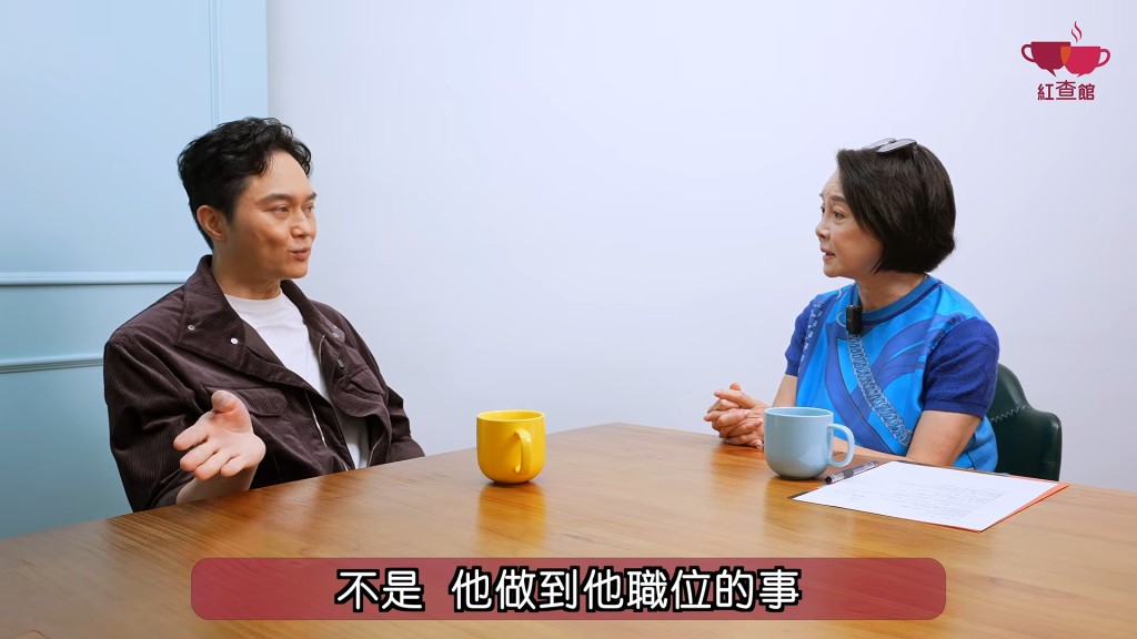 張智霖說：「我唔係一個讀書嘅材料，我相信老婆都唔係，應該都差唔多。」（《紅查館》影片截圖）