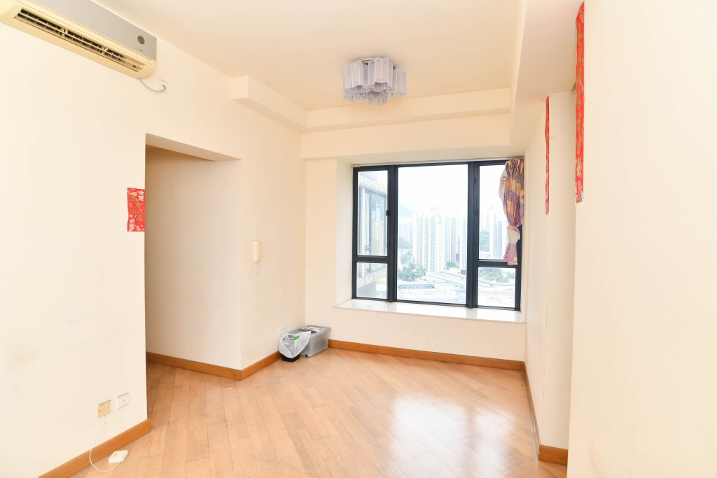 屋內有3間睡房，均可望海景。